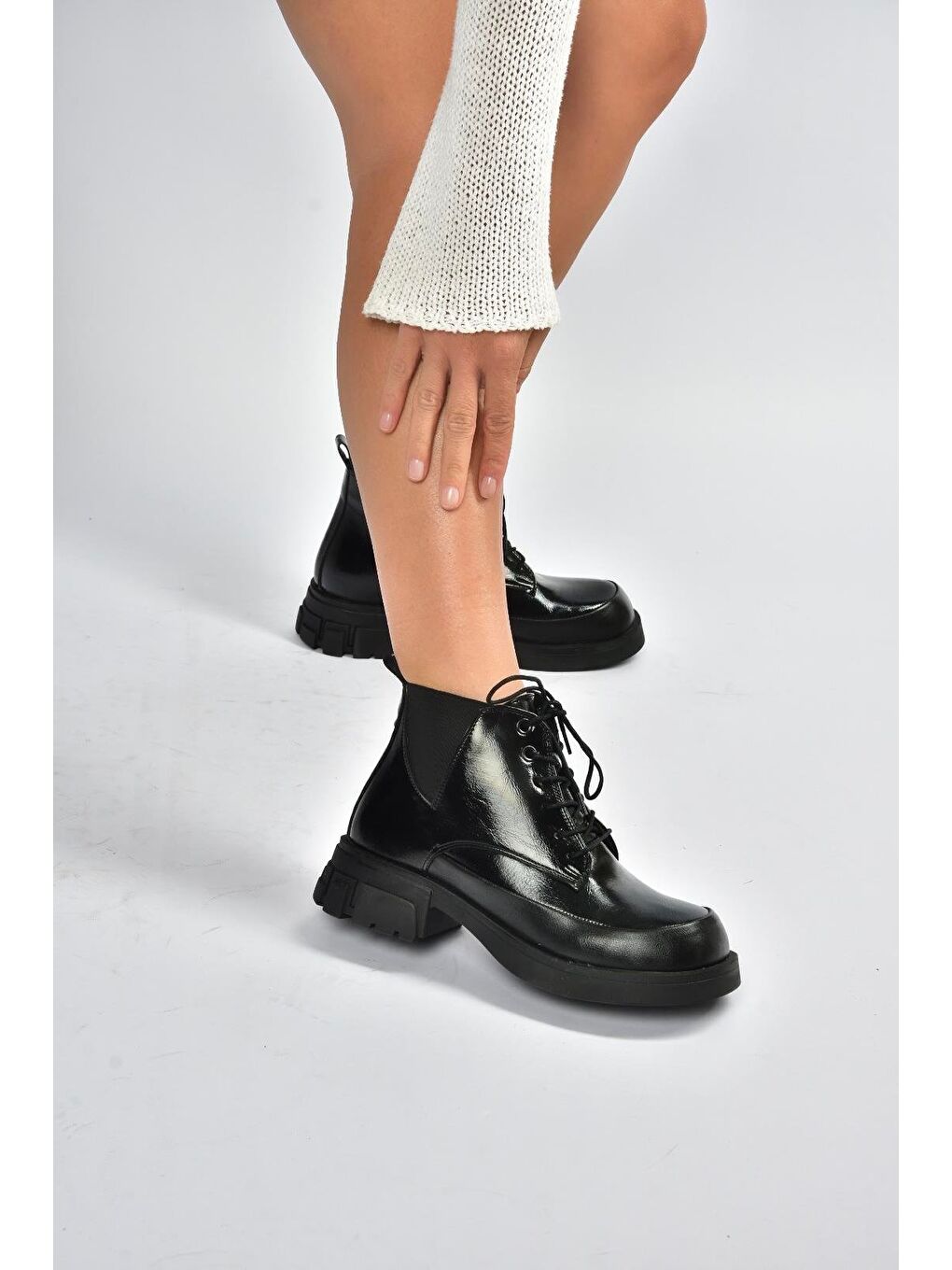 Siyah Kadın Bot V312400309-1