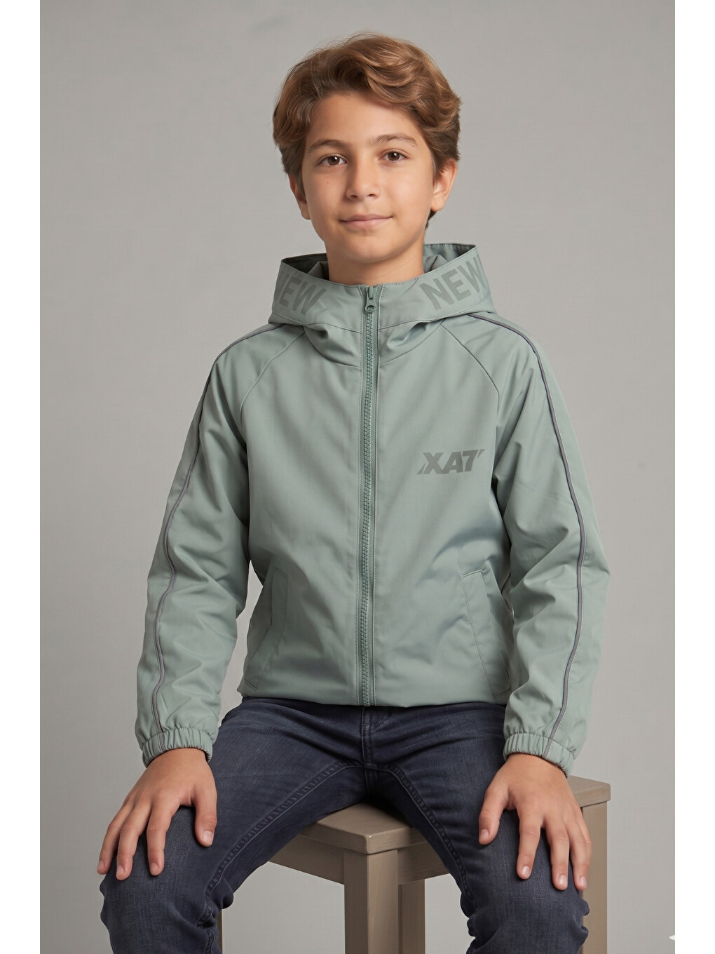 Yeşil Erkek Çocuk Kapüşonlu Kolları Şeritli Baskılı Bondik Kumaş Mevsimlik Mont Mm5011-1