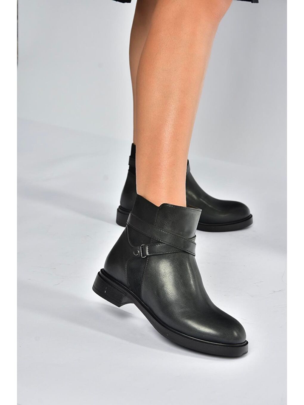 Siyah Kadın Bot V973599009-2