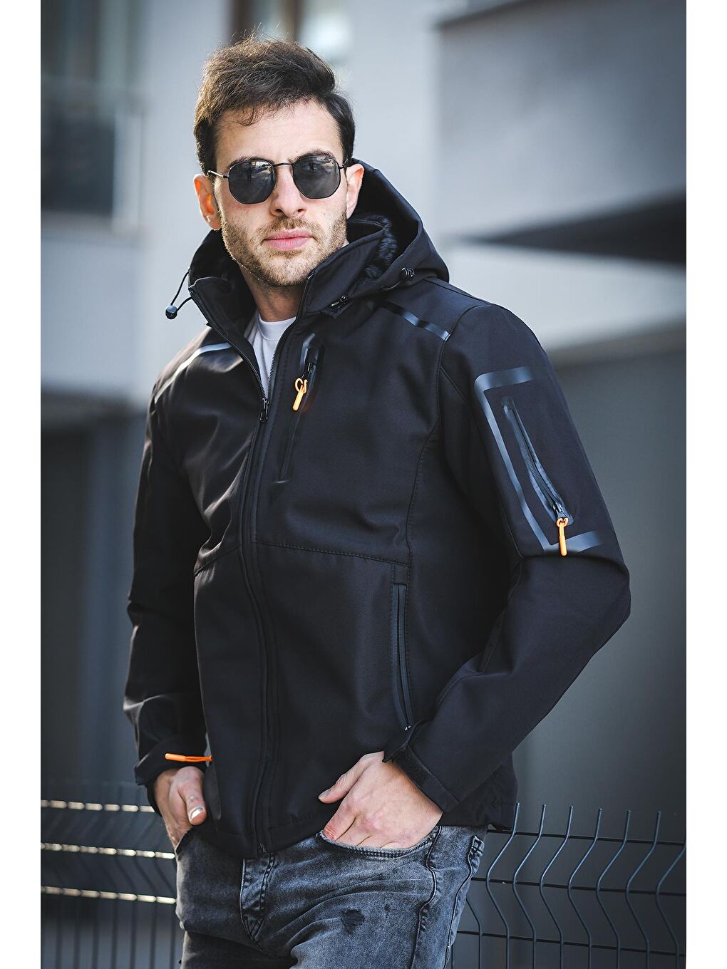 Siyah Juka Softshell Su Soğuk Rüzgar Geçirmez İçi Kürklü Dolgulu Softshell Erkek Dağcı Kampcı Kayakcı Mont-1