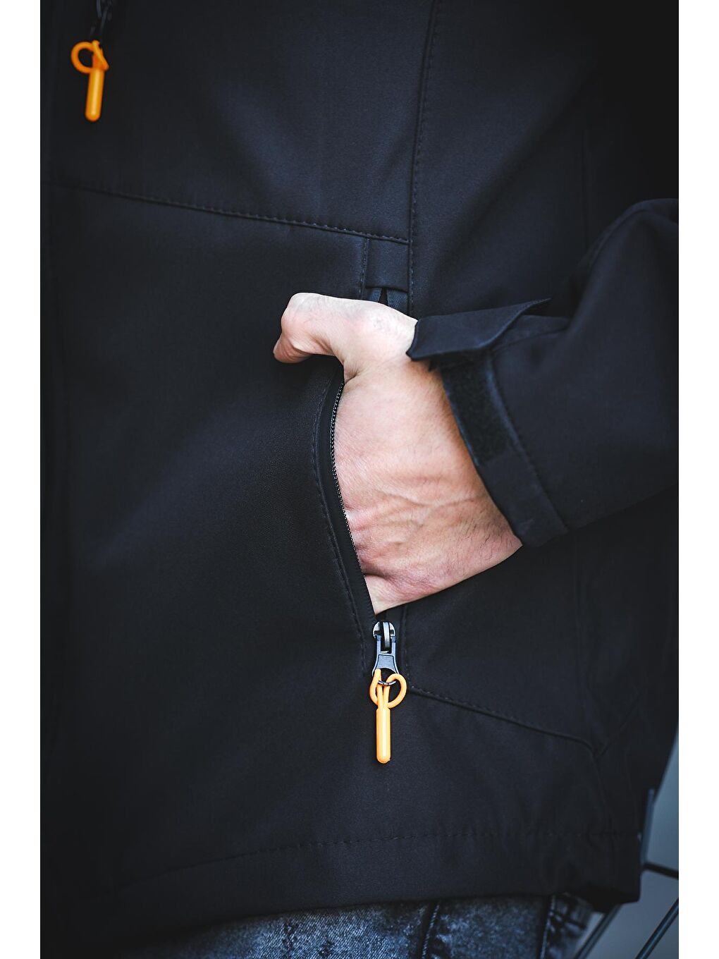 Siyah Juka Softshell Su Soğuk Rüzgar Geçirmez İçi Kürklü Dolgulu Softshell Erkek Dağcı Kampcı Kayakcı Mont-4