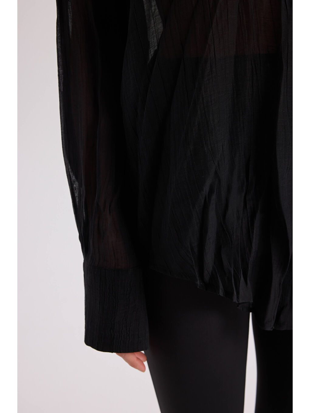 Darya Kırışık Detay Siyah Gömlek-7