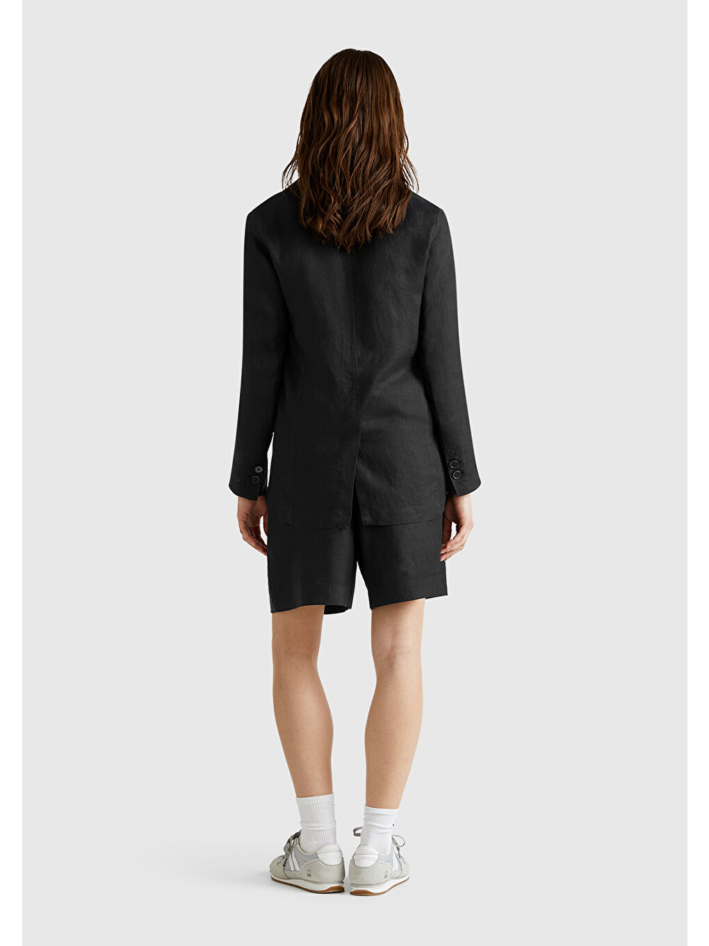 Kadın Siyah %100 Keten Arka Beli Lastikli Pileli Relax Fit Bermuda Şort-2