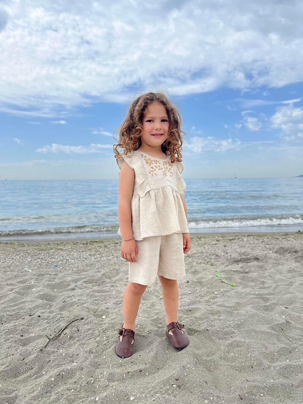 Ekru Kız Çocuk Nakışlı Keten Takım-2