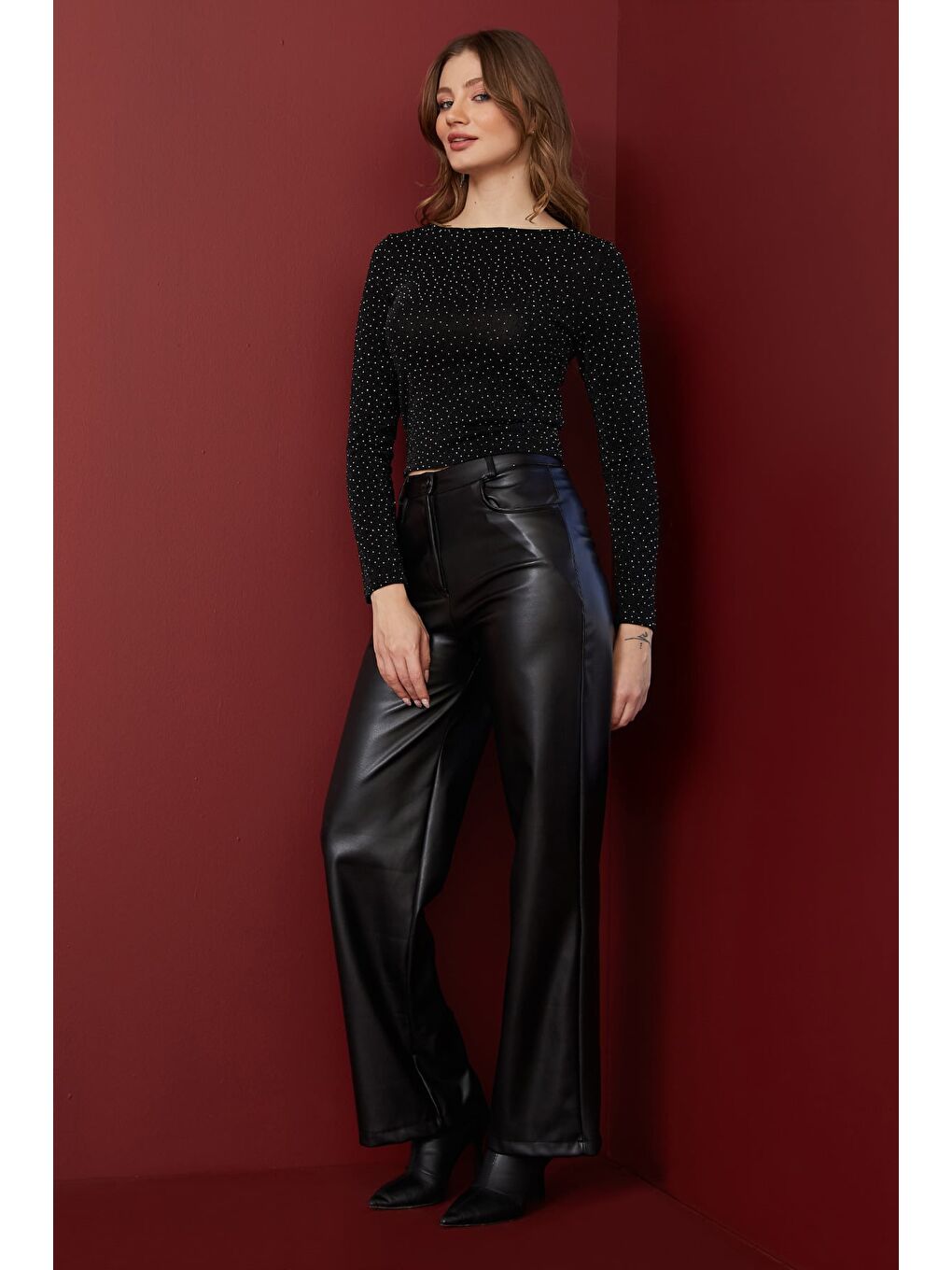 Siyah Taşlı Simli Kayık Yaka Bluz-2