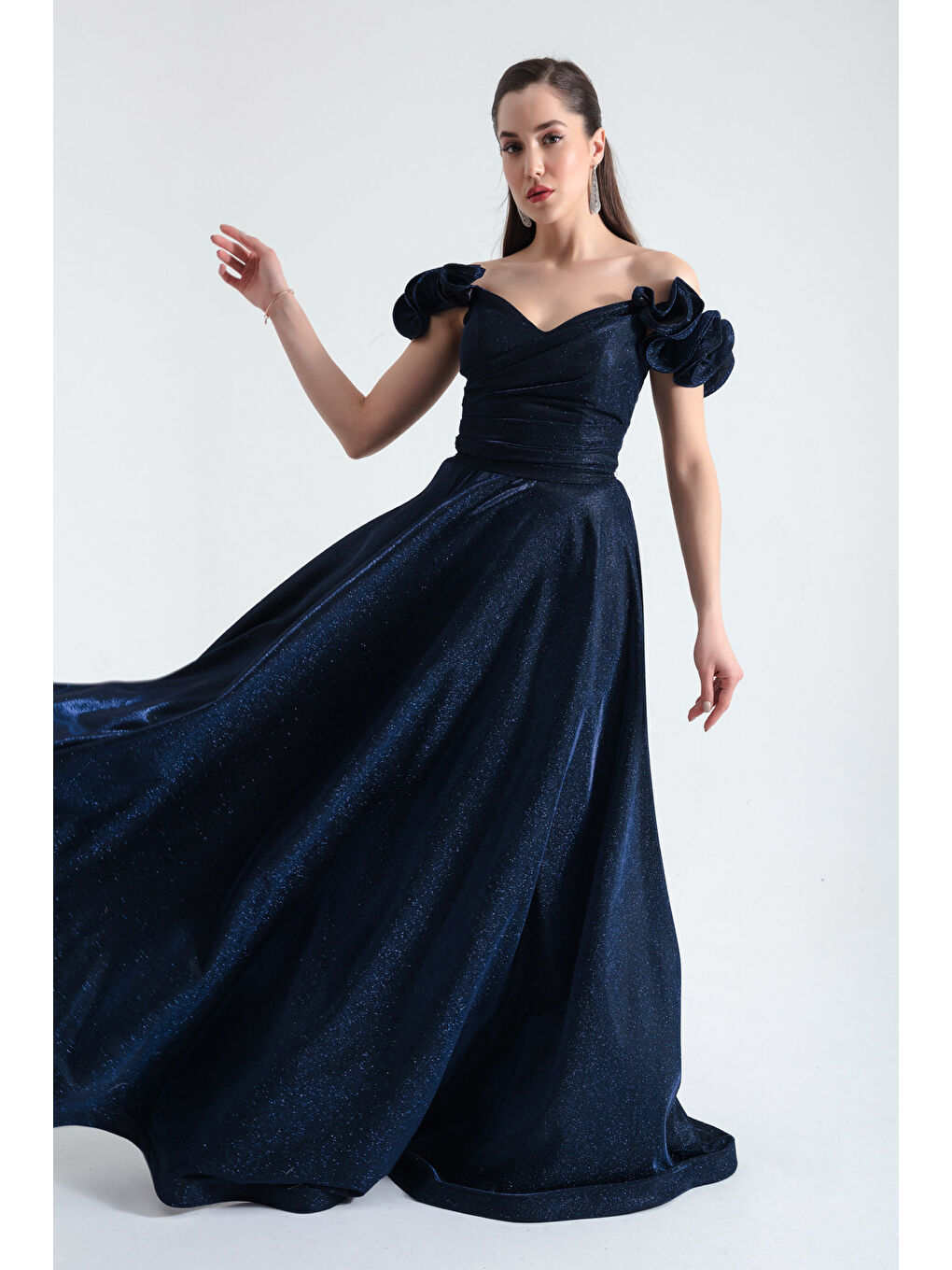 Kadın Lacivert Kolları Fırfırlı Simli Uzun Abiye Elbise