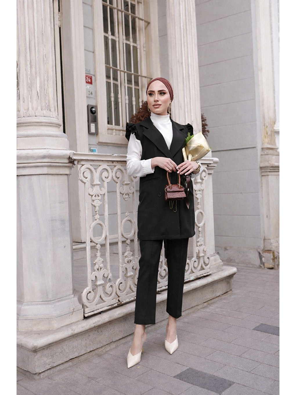 Siyah Kadın Omuz Detaylı Yelek Takım-2