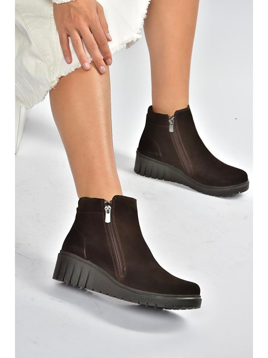 Kahverengi Kadın Bot V324800402