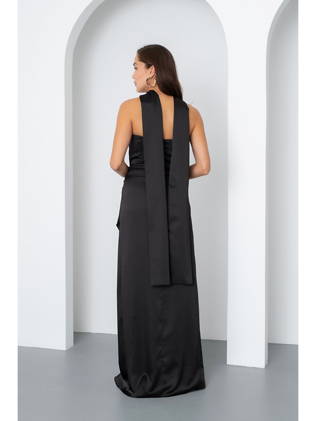 Kadın Siyah Şal Yaka Saten Uzun Abiye Elbise-4