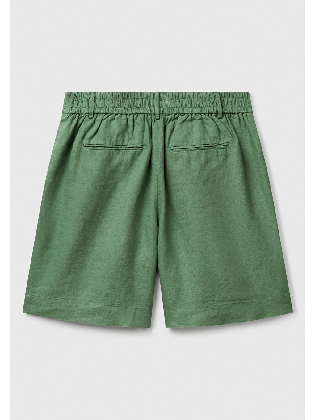 Kadın Açık Yeşil %100 Keten Arka Beli Lastikli Pileli Relax Fit Bermuda Şort-1