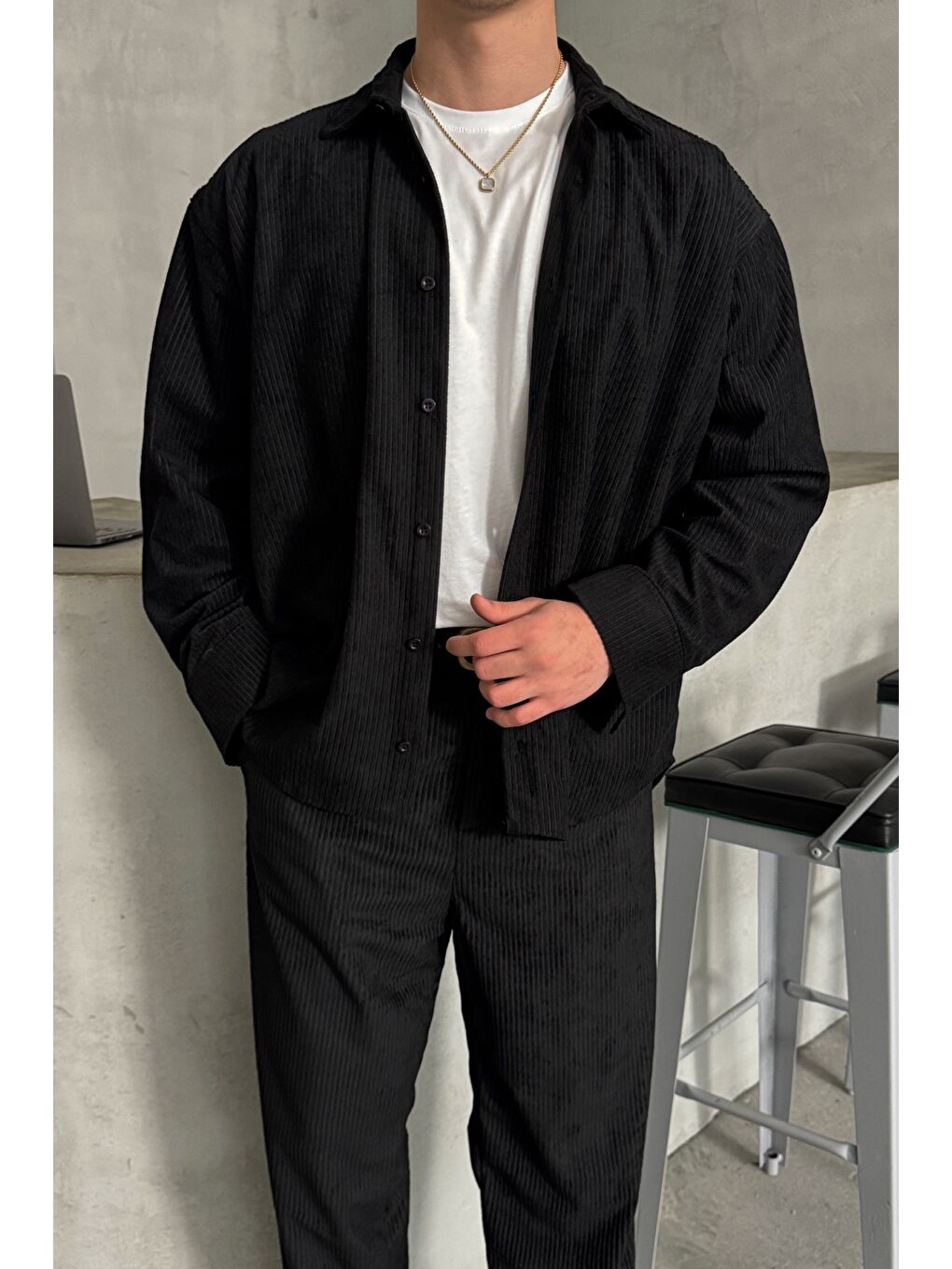 Siyah Erkek Oversize Kesim Kadife Gömlek