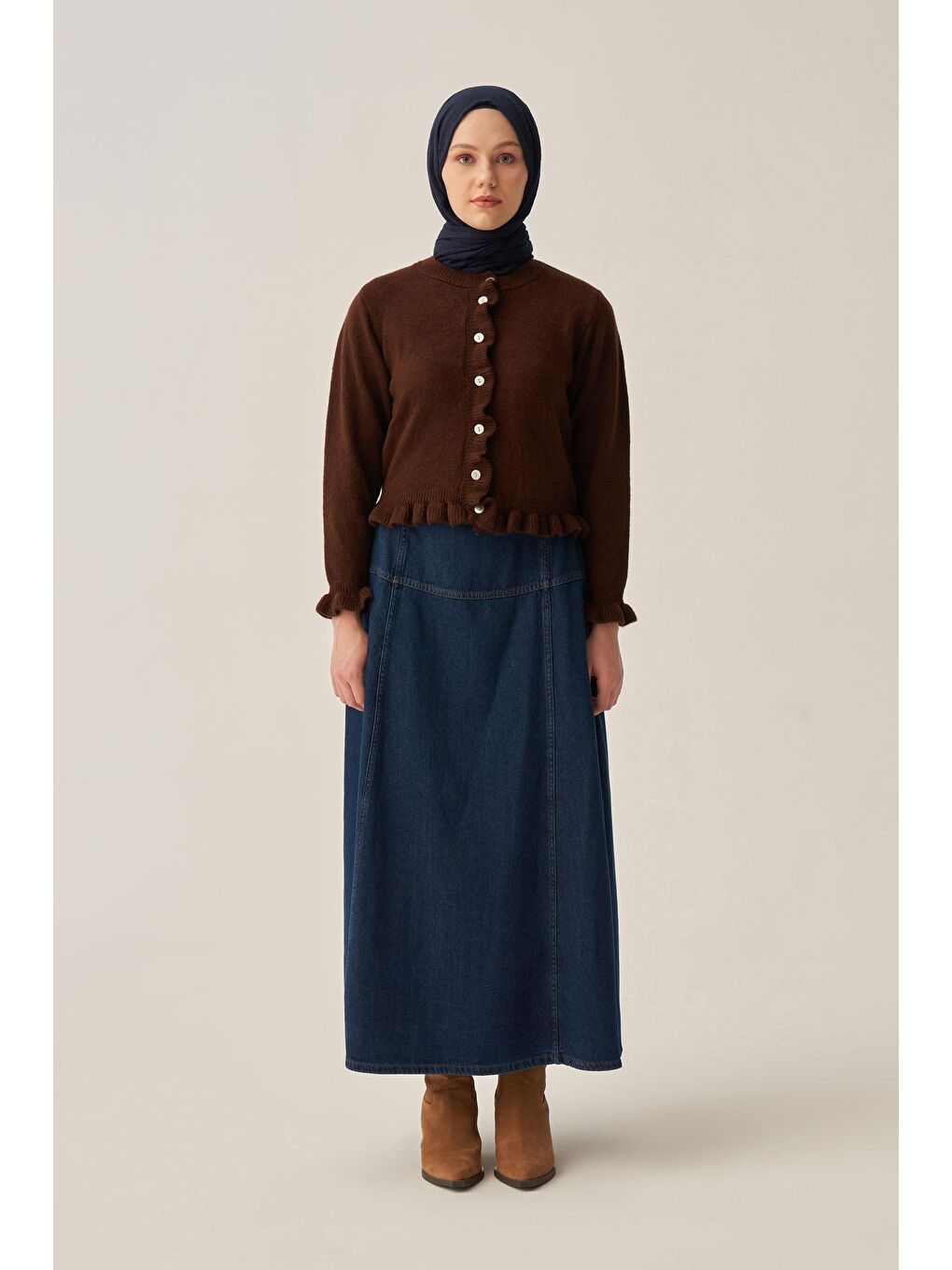 Kahverengi Acı Kahve-Etegi Fırfırlı Kısa Hırka-1