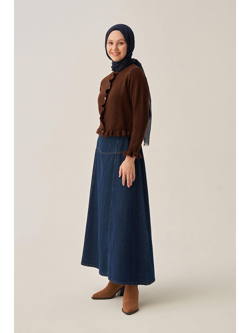 Kahverengi Acı Kahve-Etegi Fırfırlı Kısa Hırka-2