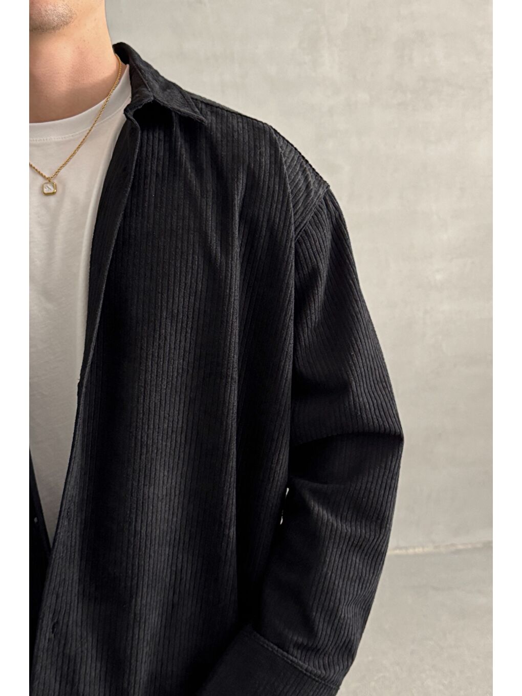 Siyah Erkek Oversize Kesim Kadife Gömlek-4