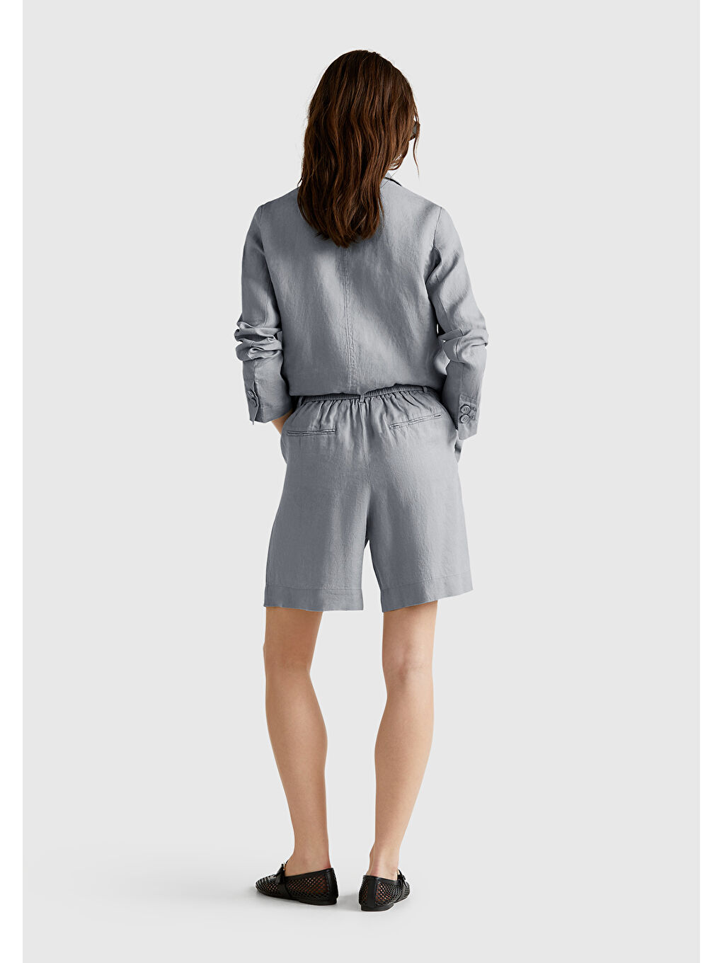 Kadın Gri %100 Keten Arka Beli Lastikli Pileli Relax Fit Bermuda Şort-2