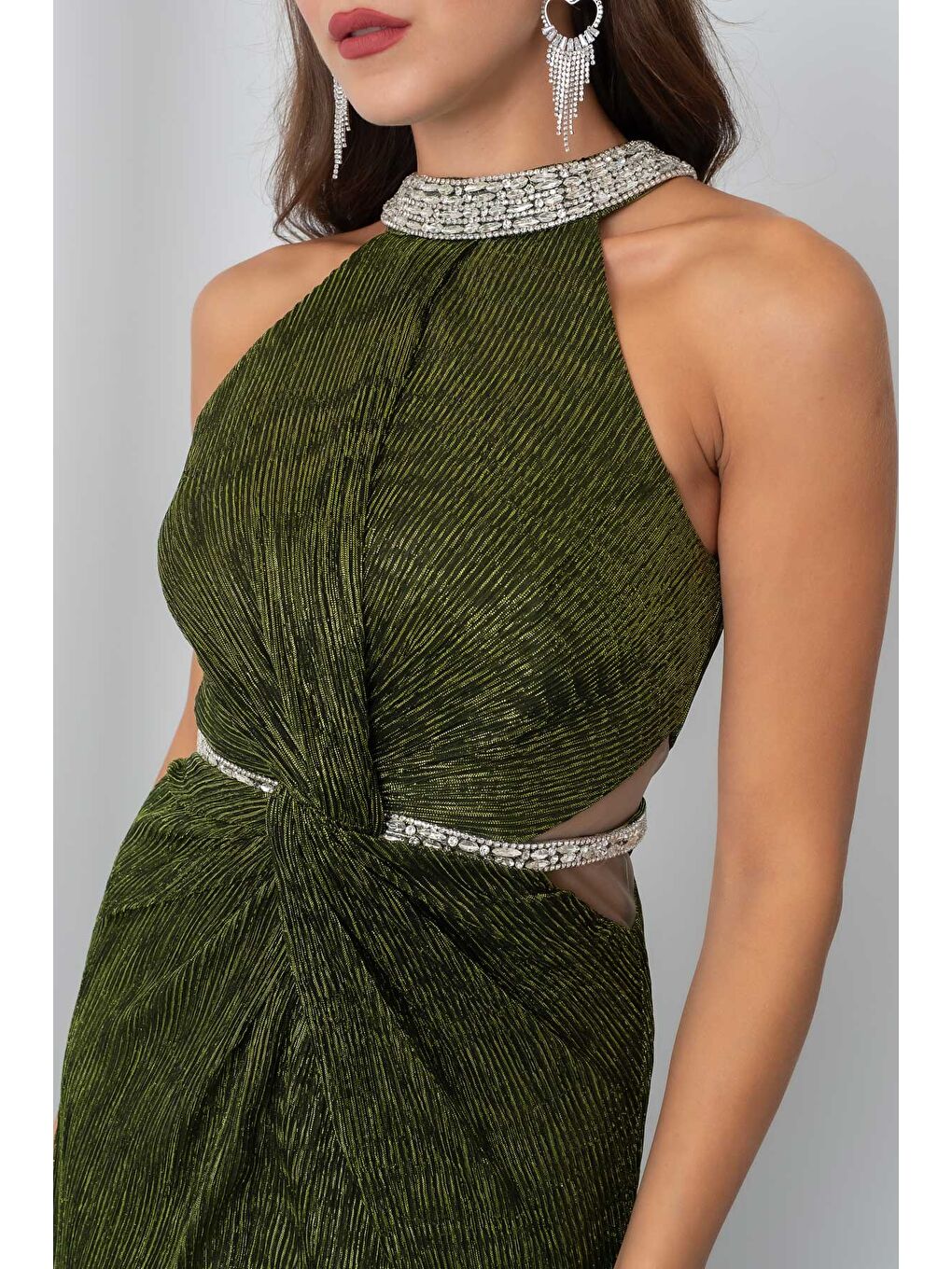 Kadın Zümrüt Yeşili Halter Yaka Taşlı Uzun Abiye Elbise-1