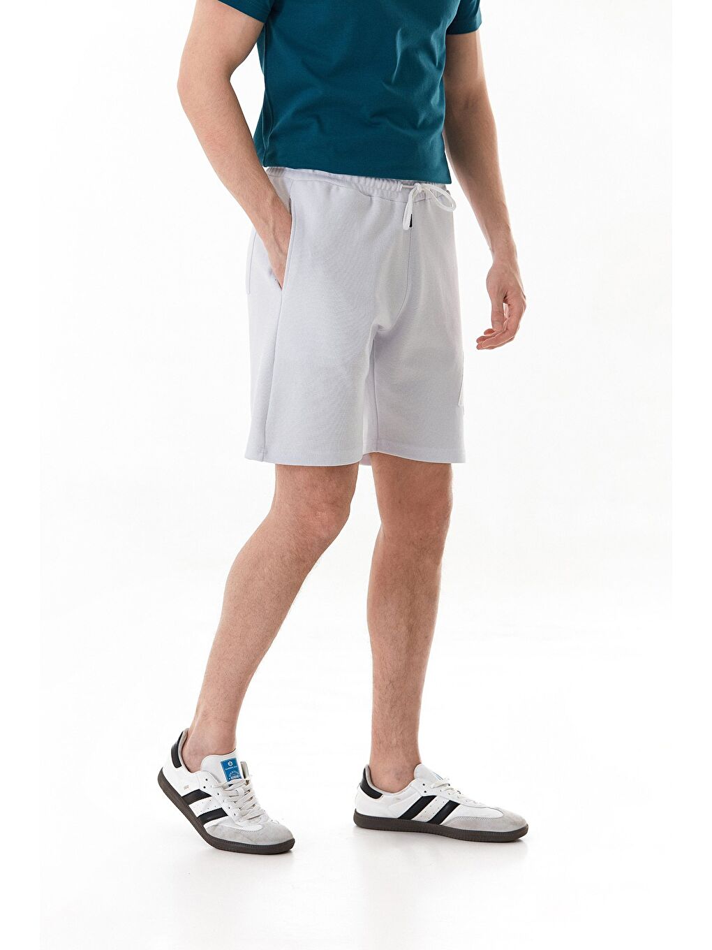 Beyaz A Nakışlı Beli Bağlamalı Cepli Şort-1