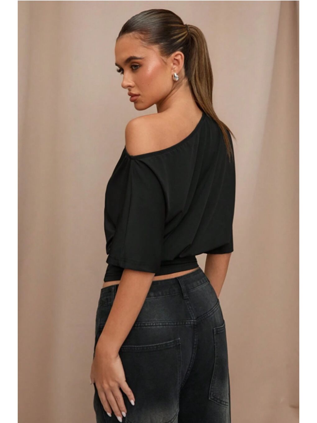 Siyah Omuz Dekolteli Elastanlı Süprem Kumaş Basic Tişört – Rahat Kesim Kadın Bluz-3