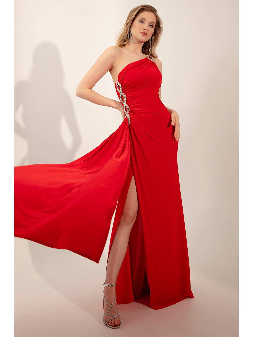 Kadın Kırmızı Tek Omuzlu Taşlı Uzun Abiye Elbise