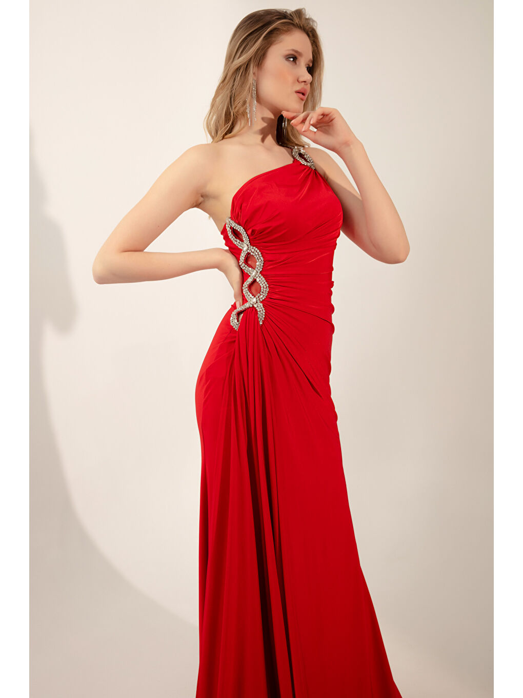 Kadın Kırmızı Tek Omuzlu Taşlı Uzun Abiye Elbise-2
