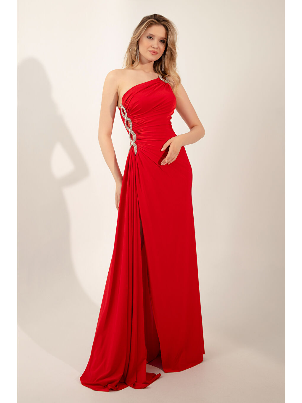 Kadın Kırmızı Tek Omuzlu Taşlı Uzun Abiye Elbise-3