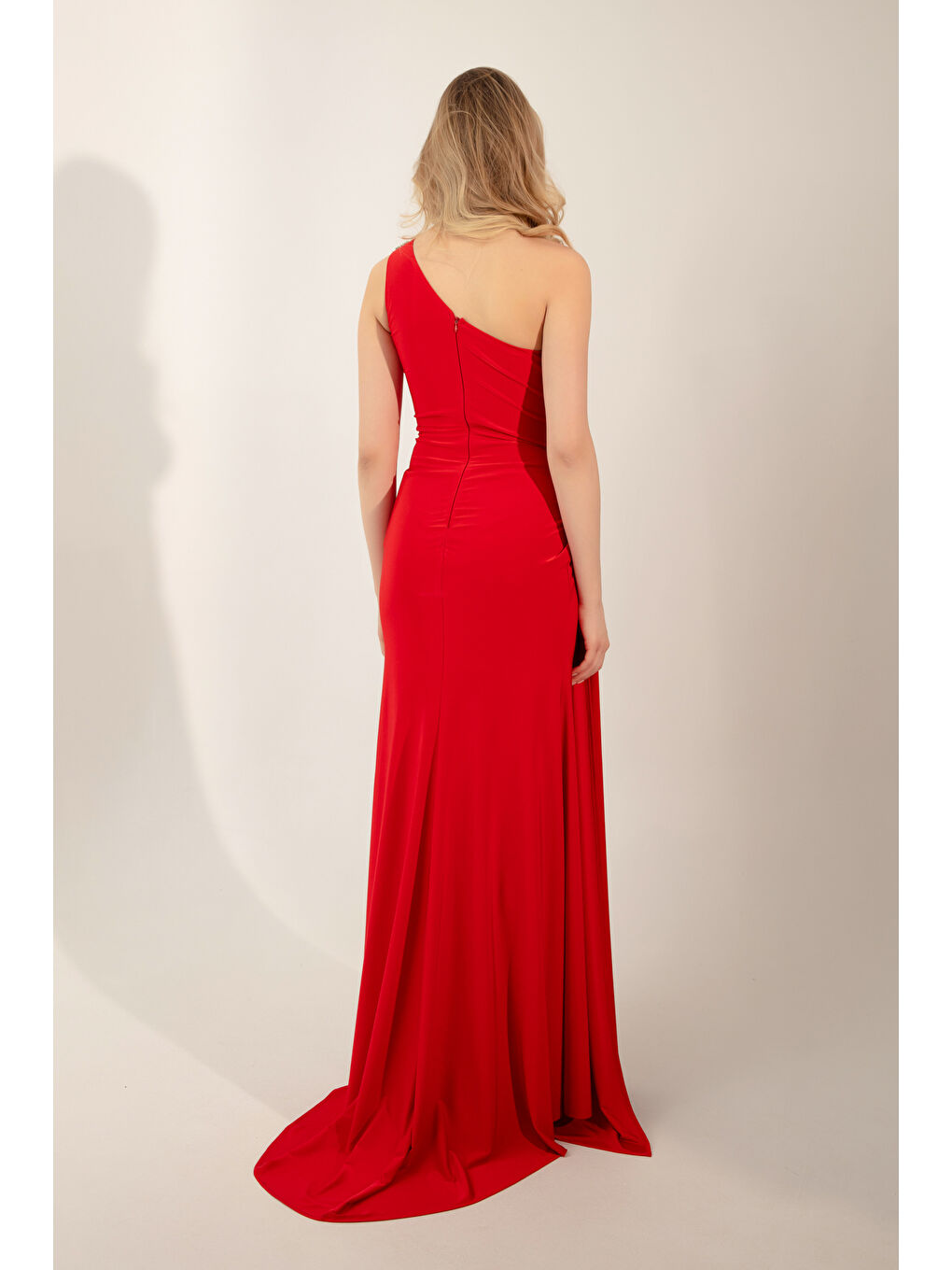 Kadın Kırmızı Tek Omuzlu Taşlı Uzun Abiye Elbise-4