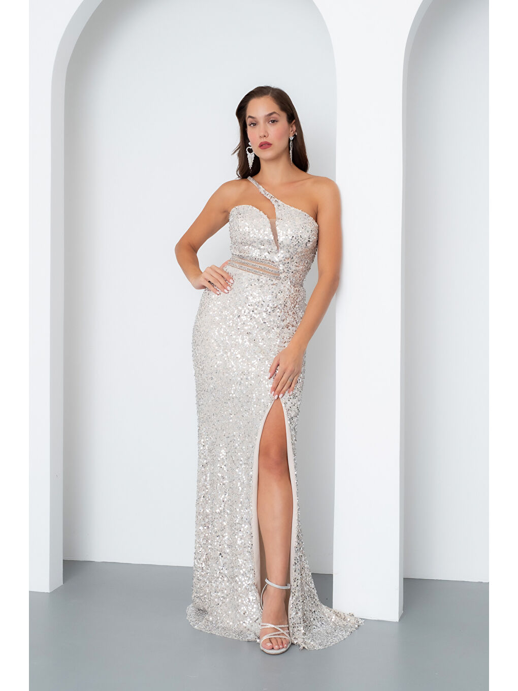 Kadın Bej Bel Transparan Yırtmaçlı Payetli Uzun Abiye Elbise-1