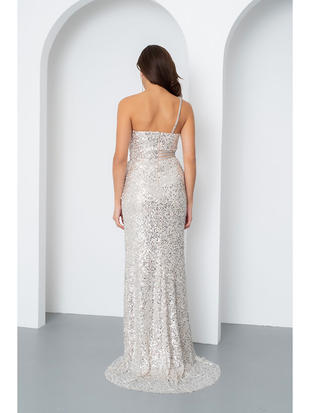 Kadın Bej Bel Transparan Yırtmaçlı Payetli Uzun Abiye Elbise-4