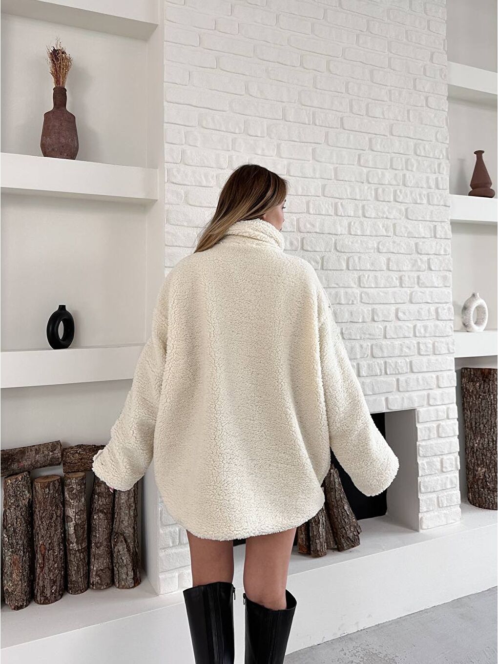 Oversize Uzun Şerit Detaylı Pelüş Mont Ekru-3