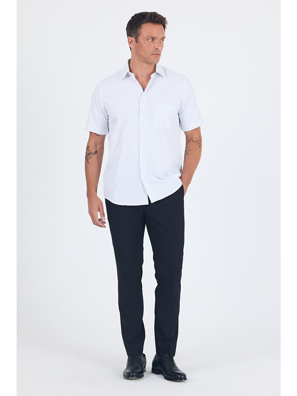 Beyaz Sert Yaka Kısa Kol Cepli Comfort Fit Cls Gömlek 1004250262-1