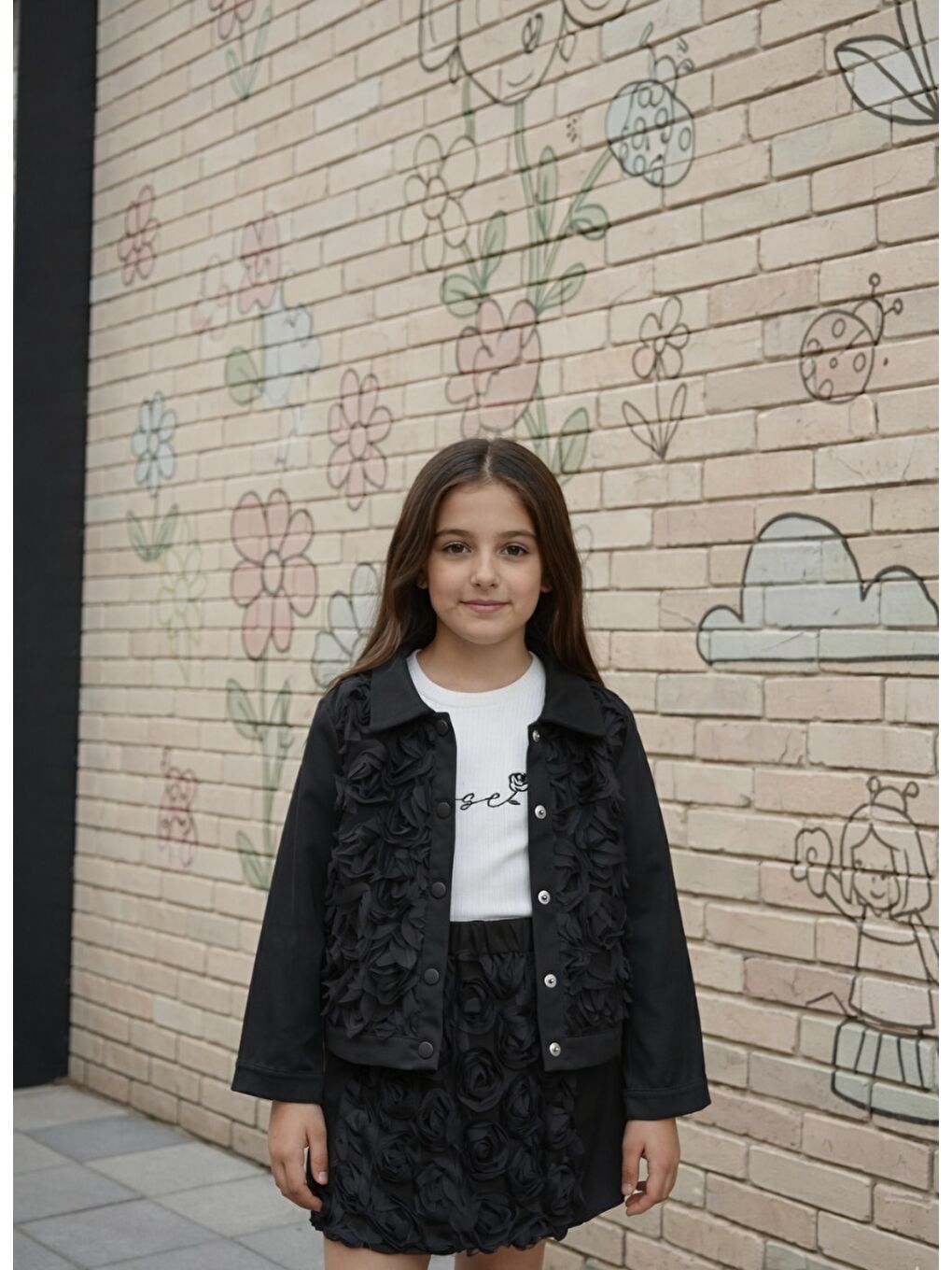 Siyah Kız Çocuk Gül Detaylı Ceketli Penyeli Şortlu Üçlü Takım-1