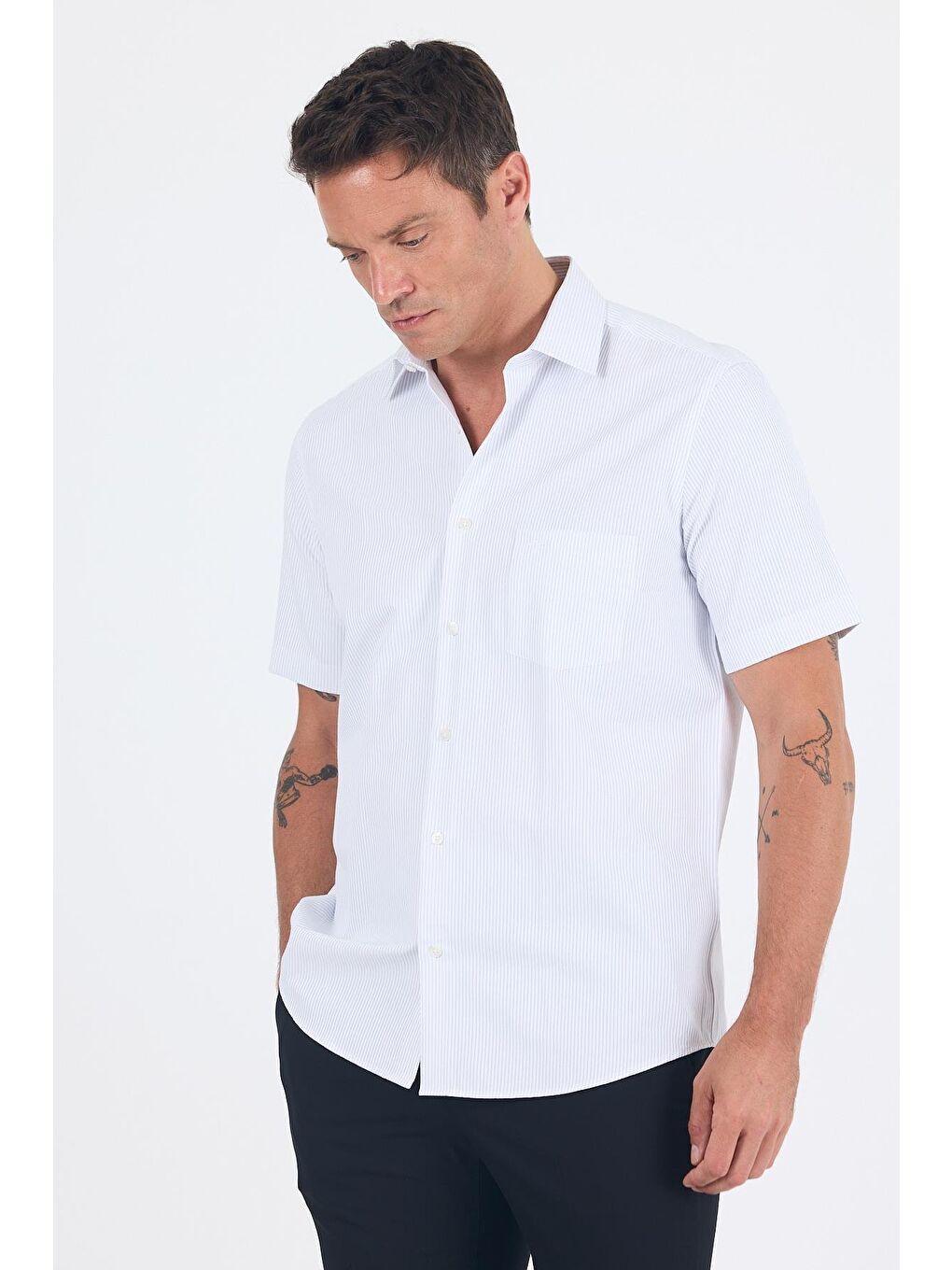 Beyaz Sert Yaka Kısa Kol Cepli Comfort Fit Cls Gömlek 1004250262-2