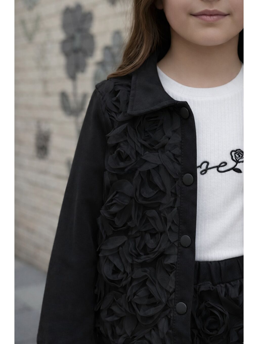 Siyah Kız Çocuk Gül Detaylı Ceketli Penyeli Şortlu Üçlü Takım-4