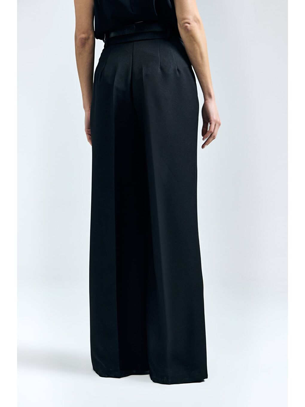 Kemer Detaylı Pantolon - Siyah-7