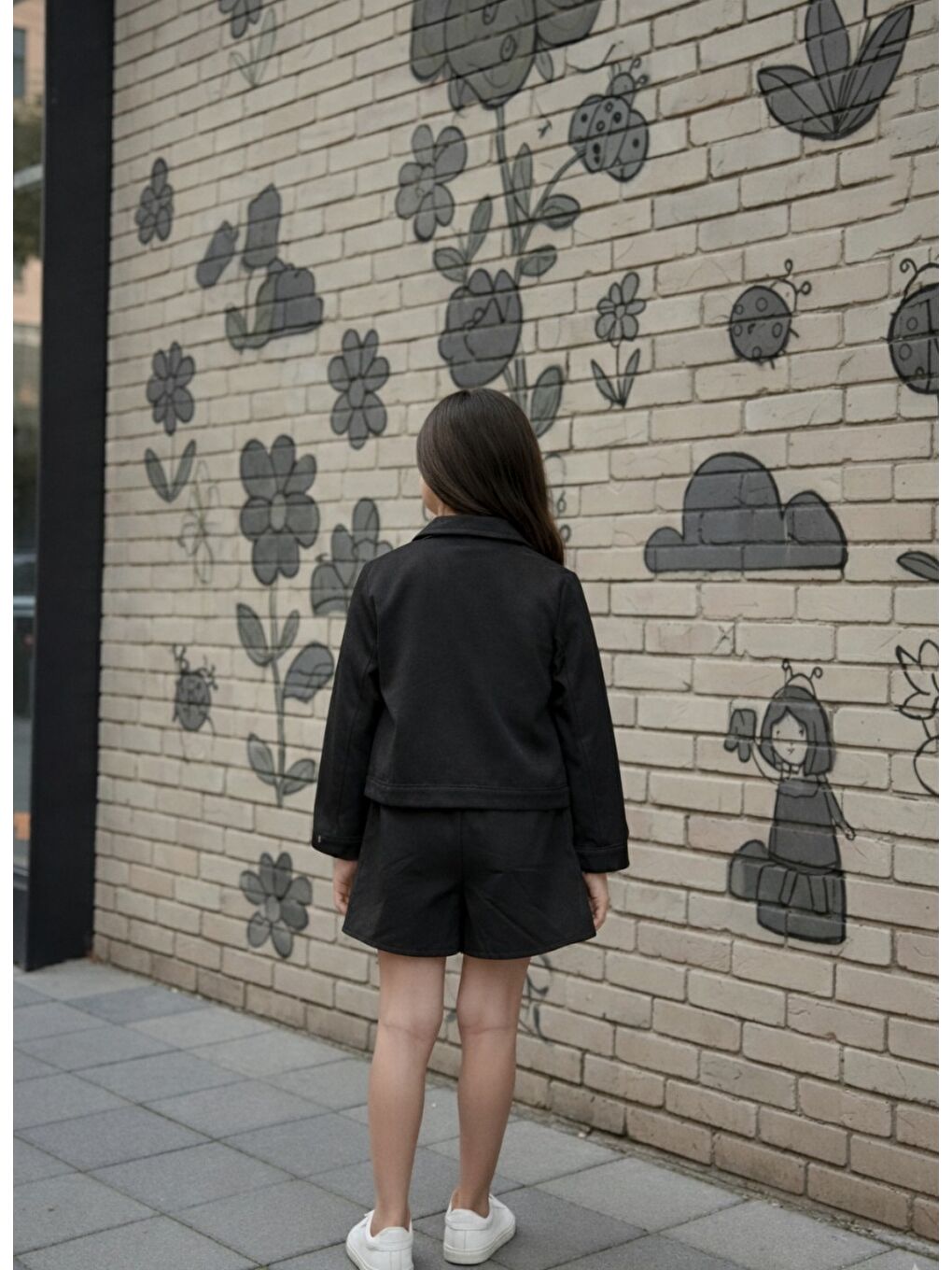 Siyah Kız Çocuk Gül Detaylı Ceketli Penyeli Şortlu Üçlü Takım-5