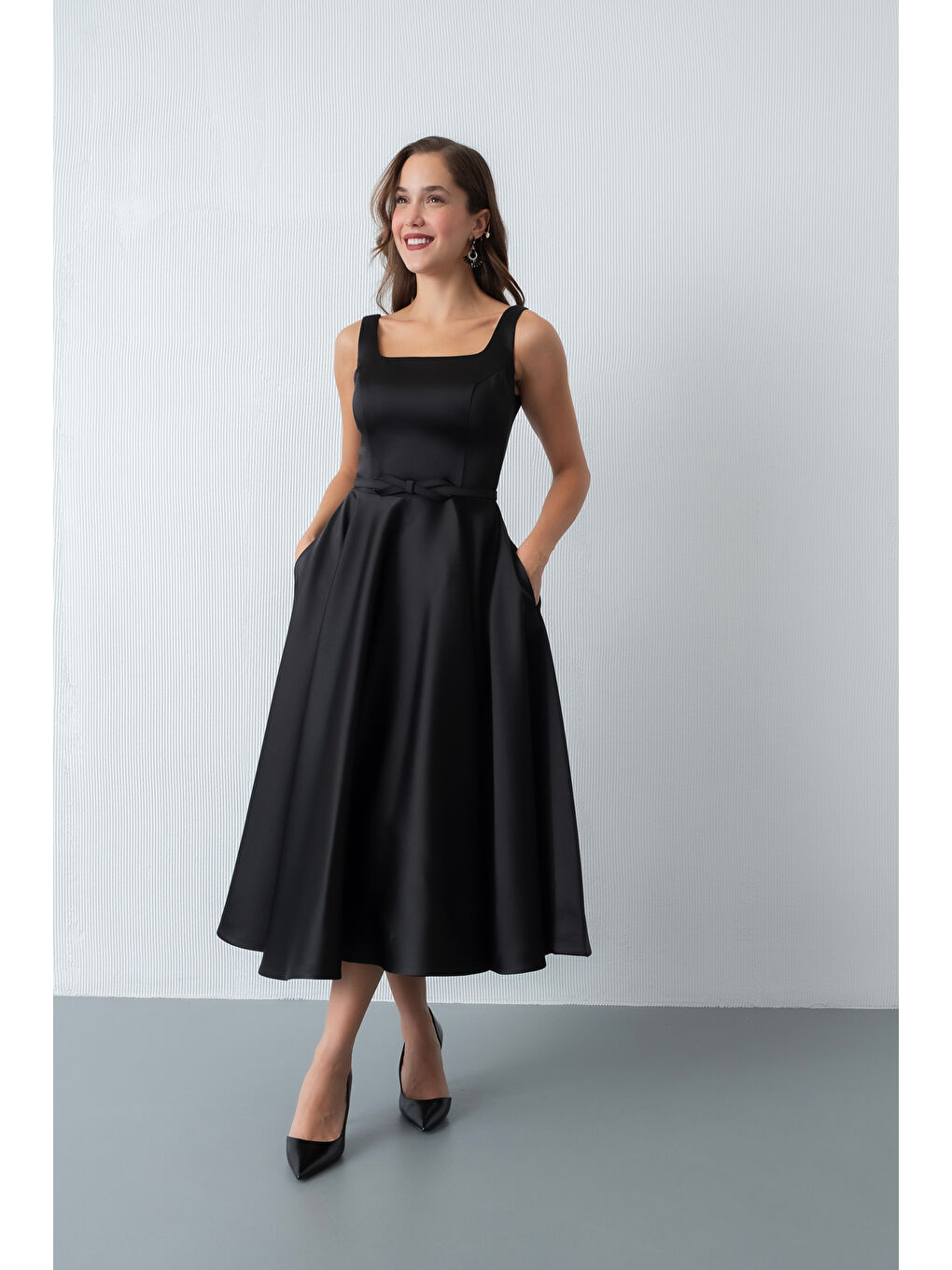 Kadın Siyah Kare Yaka Kemerli Midi Söz Nişan Elbisesi-1