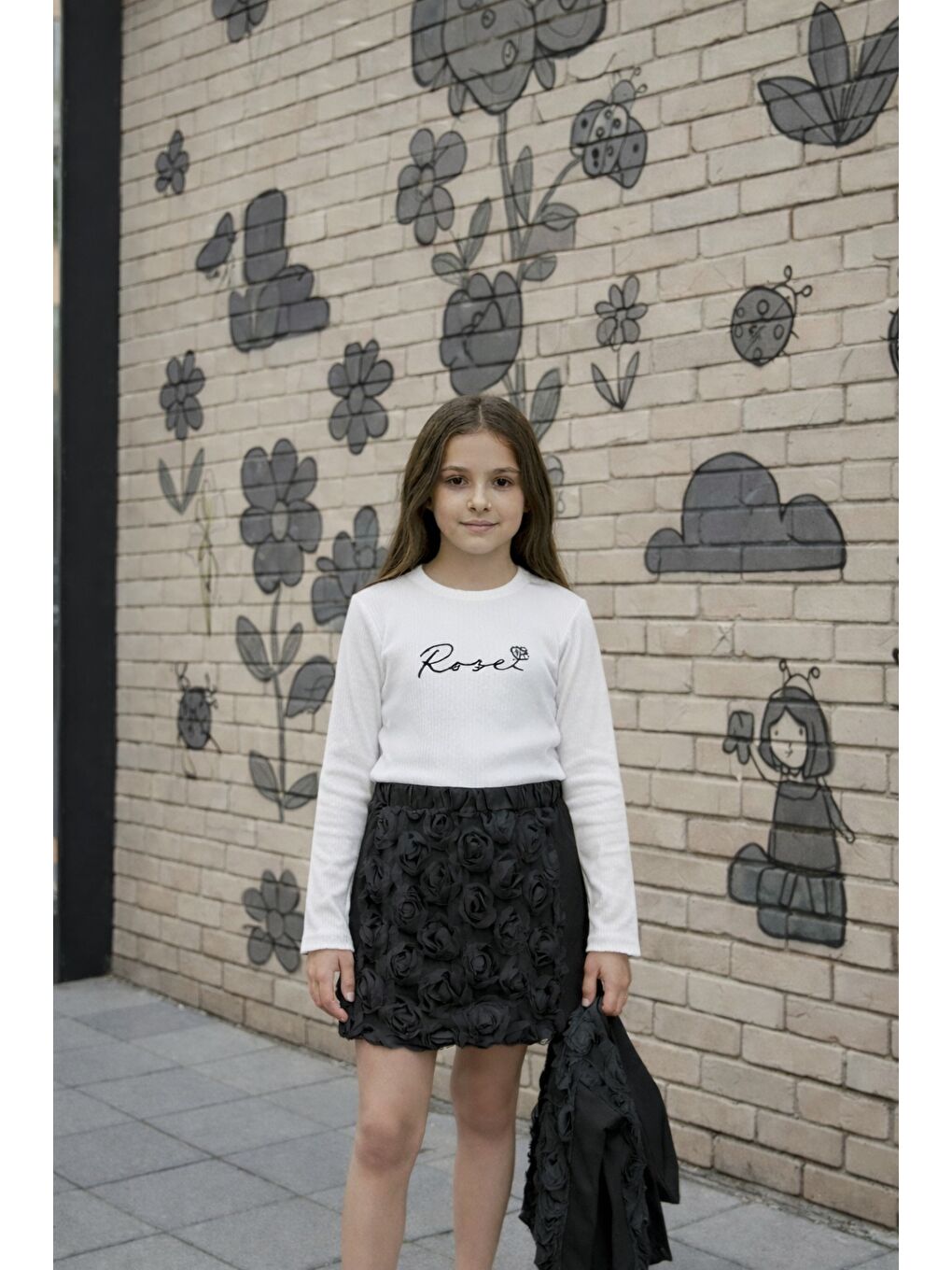 Siyah Kız Çocuk Gül Detaylı Ceketli Penyeli Şortlu Üçlü Takım-6