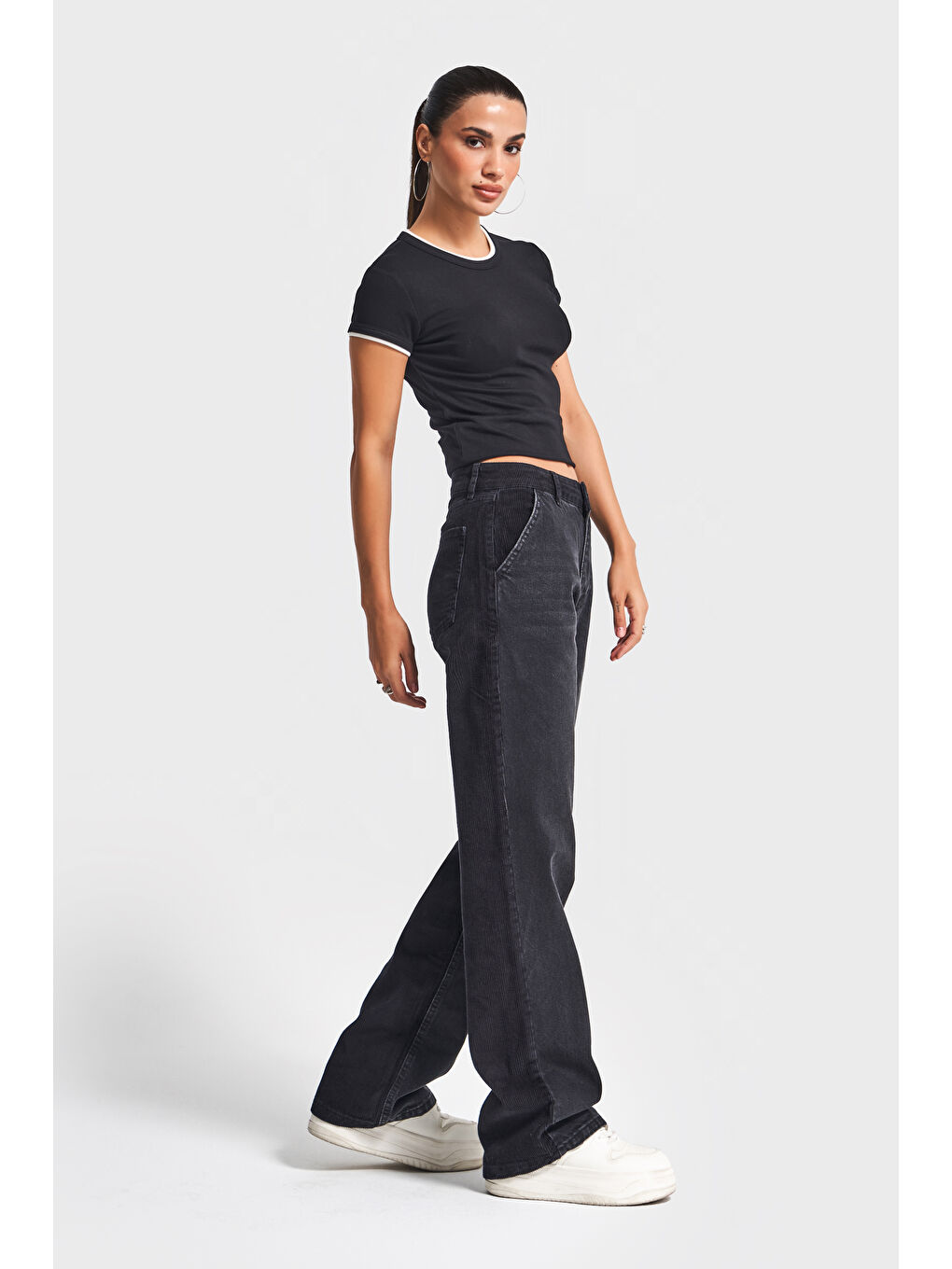 Kadın Taşlanmış Siyah Renk 2w5-1 Loose Fit Kadife Denim Parçalı Tasarım Denim Jean-4