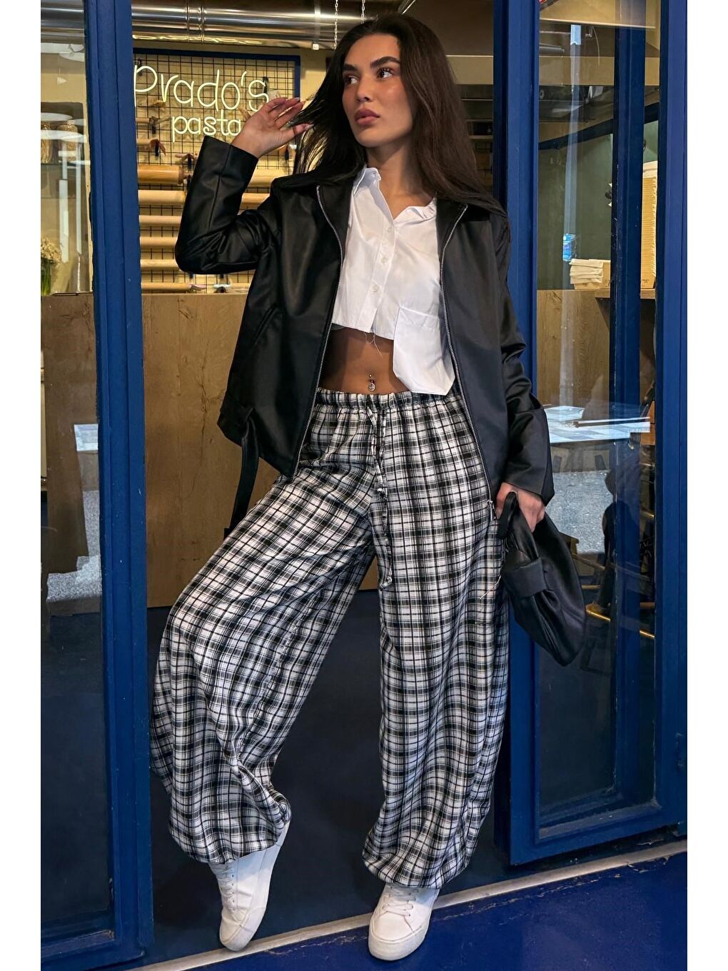 Beyaz Ekose Desenli Yüksek Bel Balon Fit Kadın Pantolon Mg2726-1