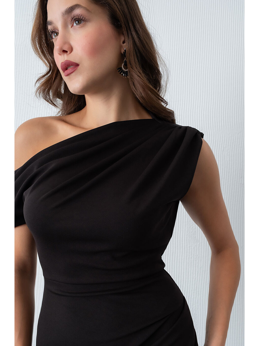 Kadın Siyah Omuz Dekolteli Midi Davet Elbisesi-1