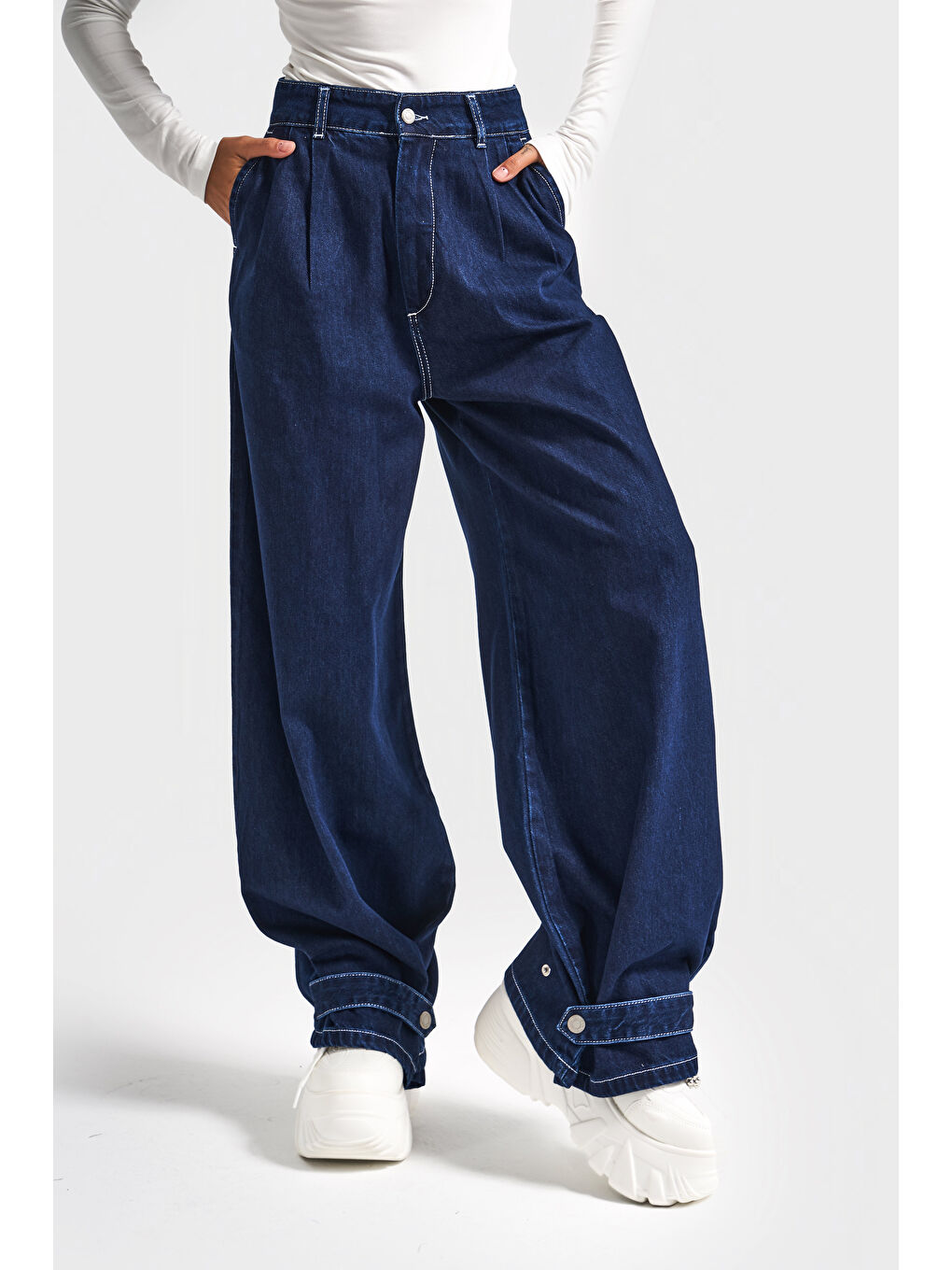 Kadın İndigo Renk 8w5-7 Yüksek Bel Wide Leg Bol Kesim Paça Detaylı Tasarım Denim Jean-1