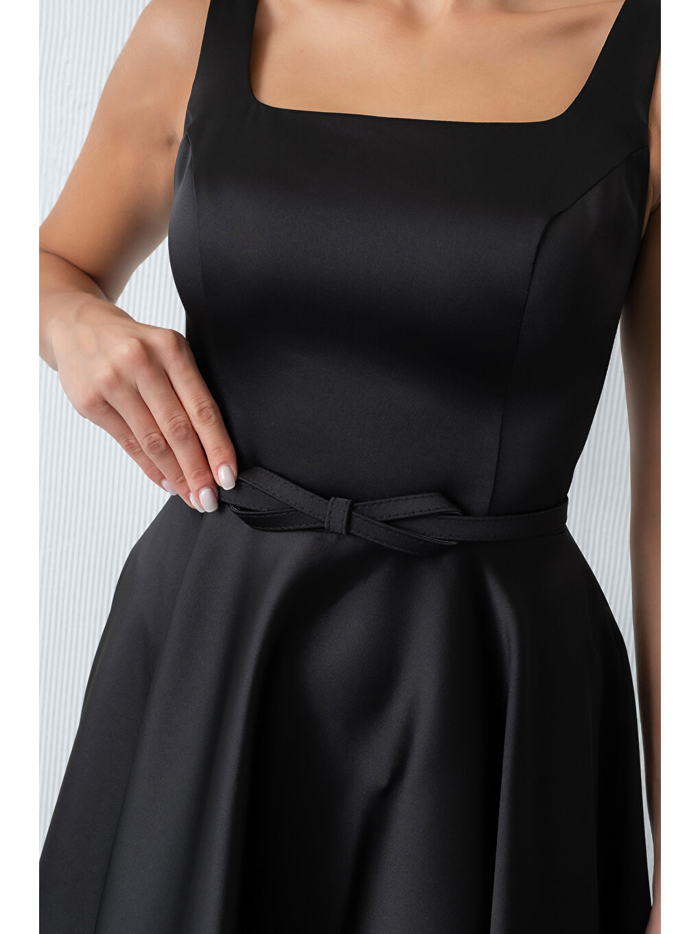 Kadın Siyah Kare Yaka Kemerli Midi Söz Nişan Elbisesi-3