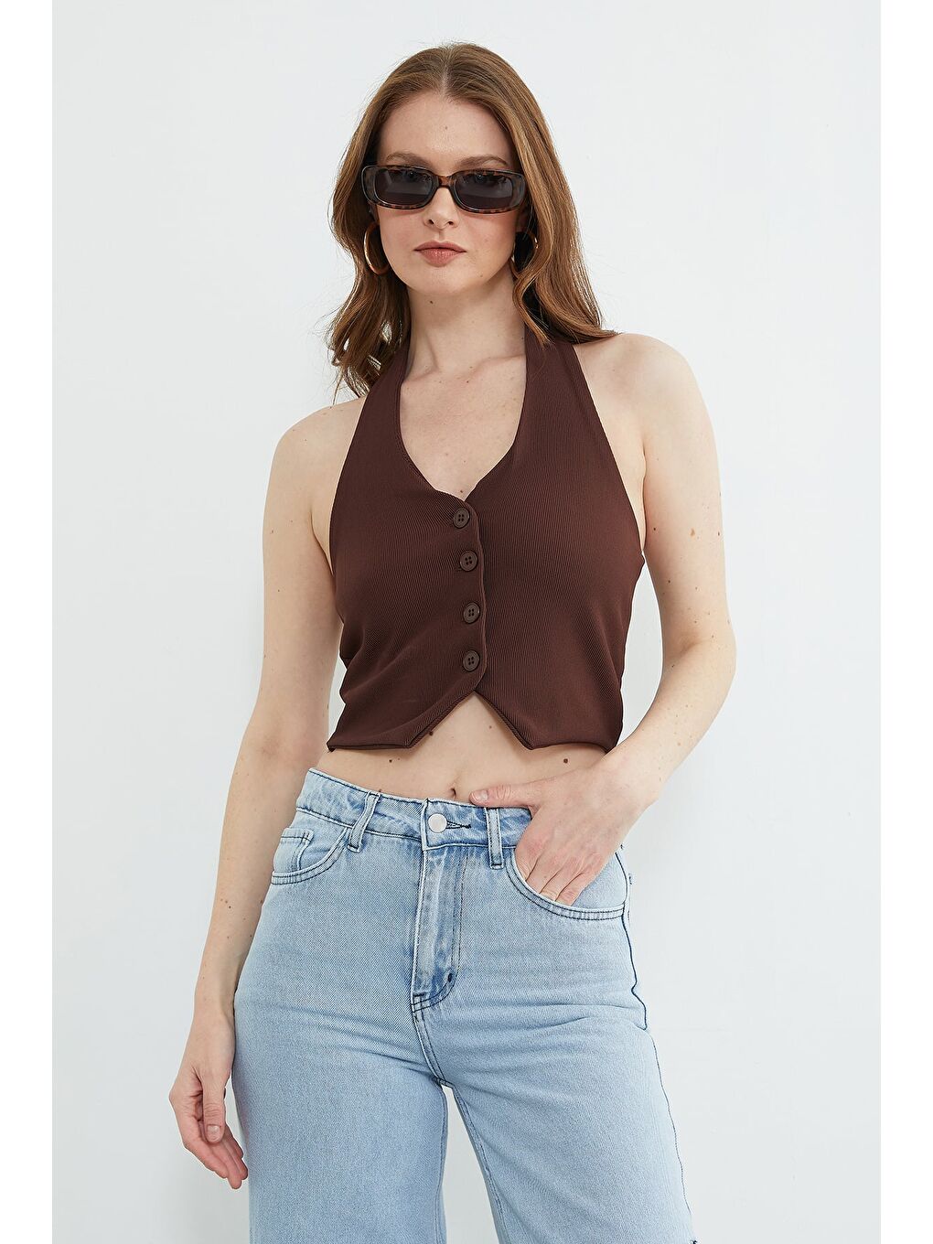 Kahverengi Boyundan Geçmeli Düğmeli Yelek-1