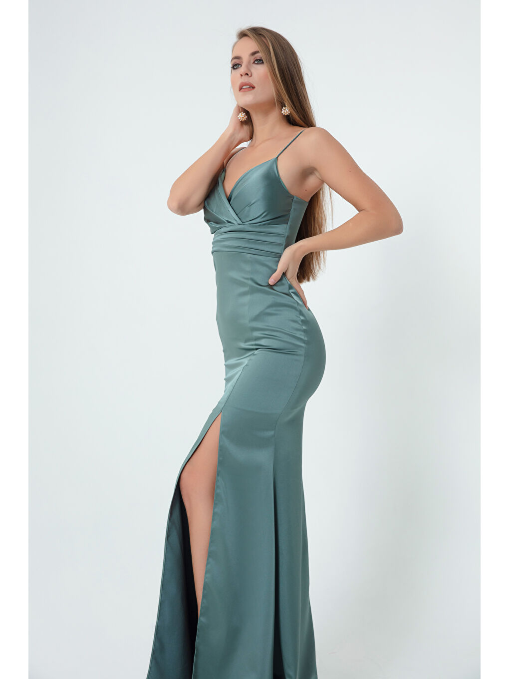 Mavi Kadın Firuze Askılı Yırtmaçlı Uzun Saten Abiye & Mezuniyet Elbisesi-2