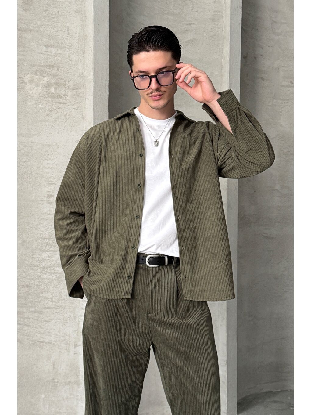 Haki Erkek Oversize Kesim Kadife Gömlek-1