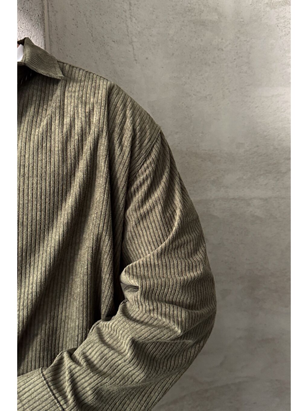 Haki Erkek Oversize Kesim Kadife Gömlek-3