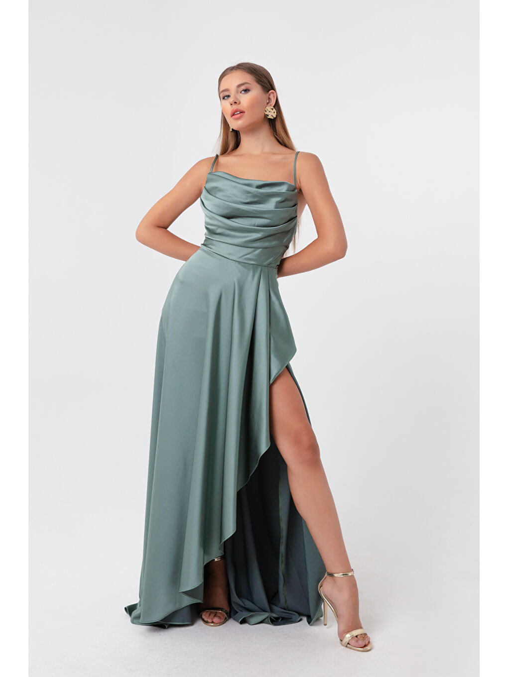 Kadın Mint Yeşili Volanlı Yırtmaçlı Saten Abiye & Mezuniyet Elbisesi-1