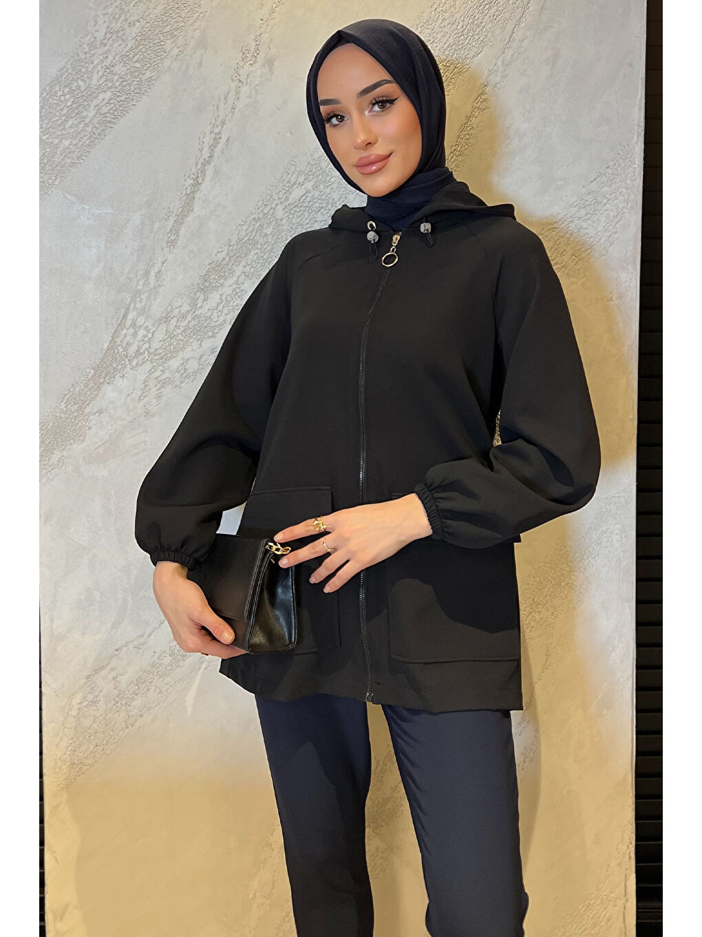 Siyah Kadın Çift Cepli Kapüşonlu Tesettür Spor Ceket-2