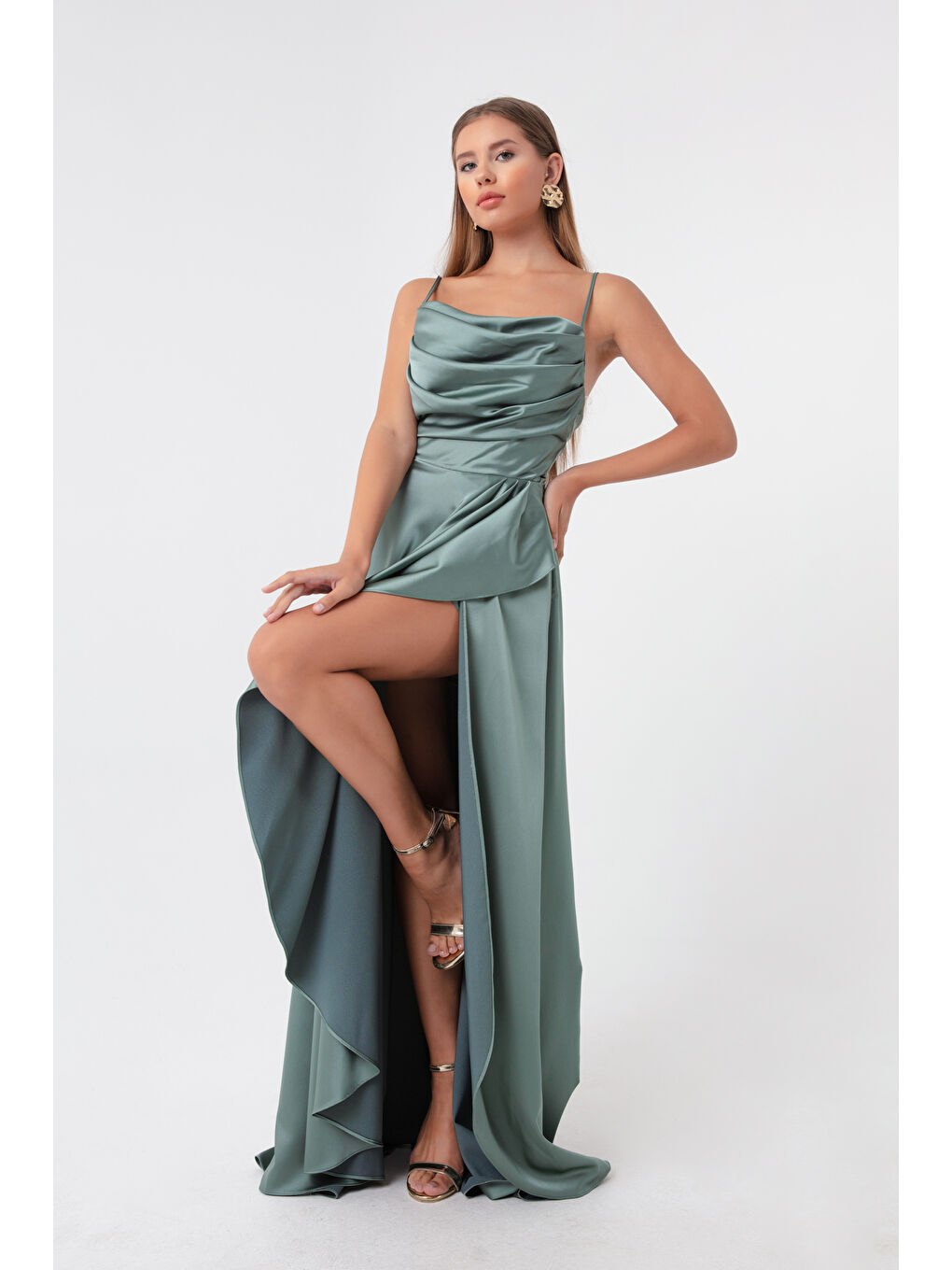 Kadın Mint Yeşili Volanlı Yırtmaçlı Saten Abiye & Mezuniyet Elbisesi-2