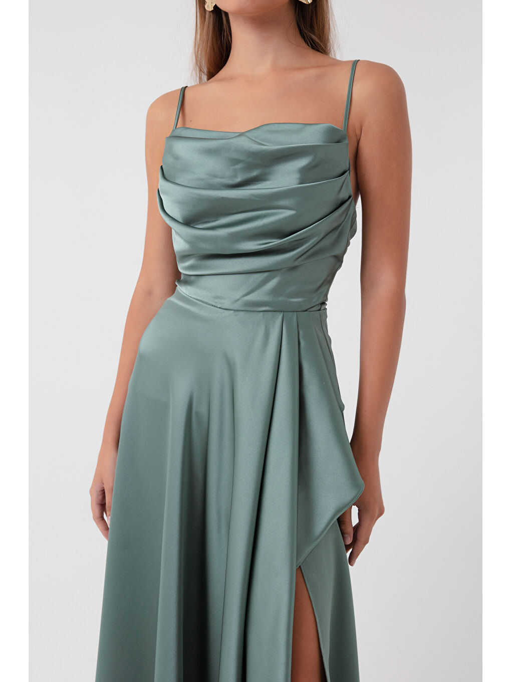 Kadın Mint Yeşili Volanlı Yırtmaçlı Saten Abiye & Mezuniyet Elbisesi-3